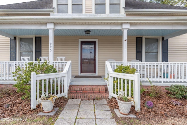 property entrance with covered porch