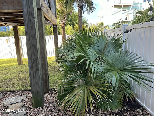 details featuring fence