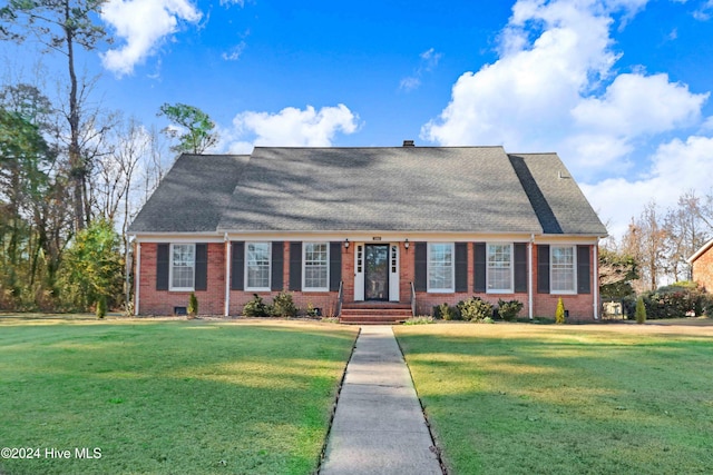 view of front facade with a front lawn