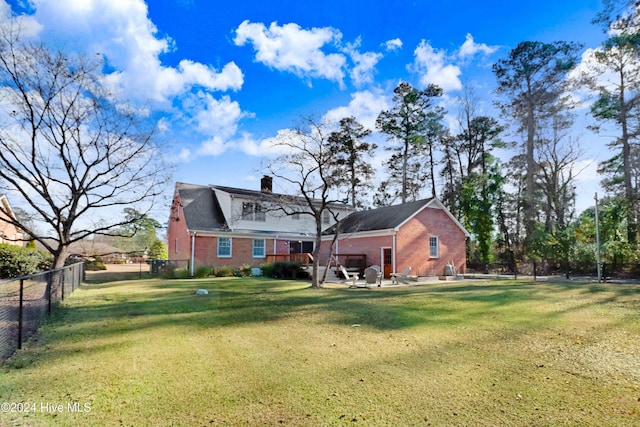 view of yard featuring a patio