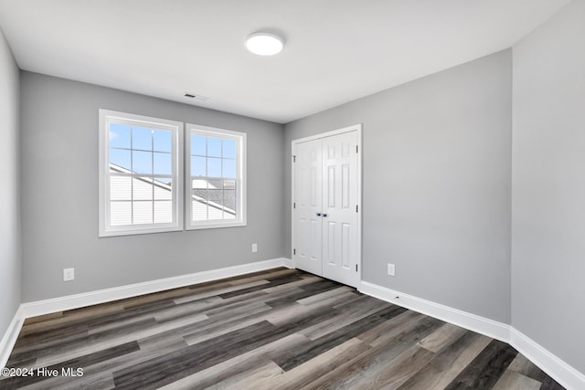 empty room featuring dark hardwood / wood-style flooring