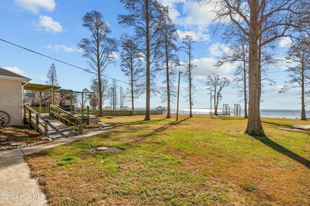 view of yard featuring a water view