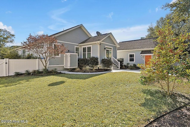 view of front facade featuring a front yard