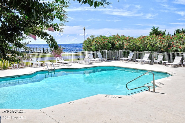 view of pool featuring a water view