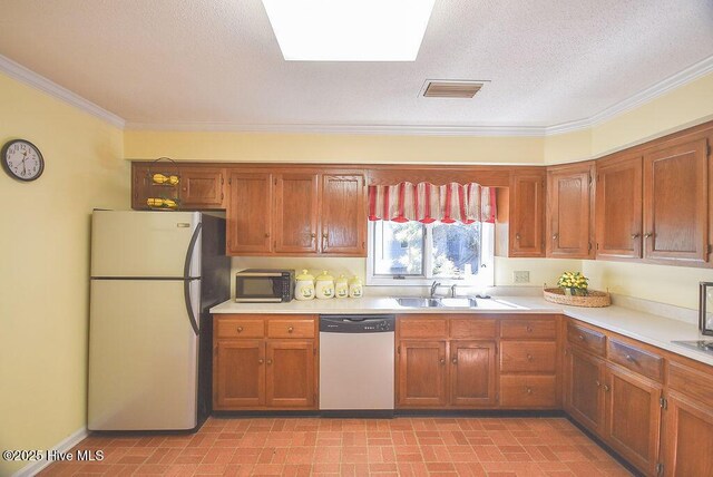 carpeted spare room with ceiling fan and crown molding