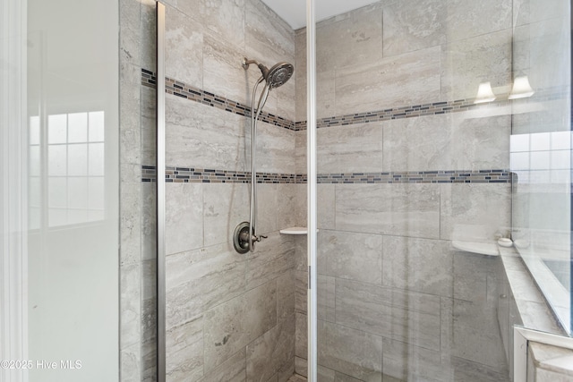 bathroom featuring a tile shower