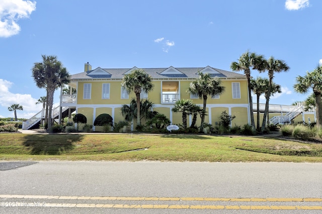 view of front of home with a front lawn