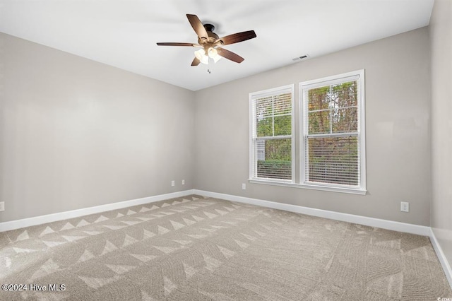 unfurnished room featuring ceiling fan and light colored carpet