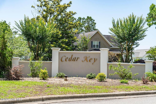 view of community / neighborhood sign