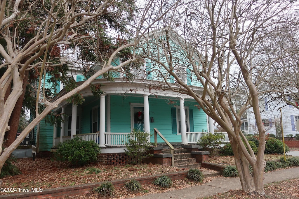 view of front of home featuring a porch