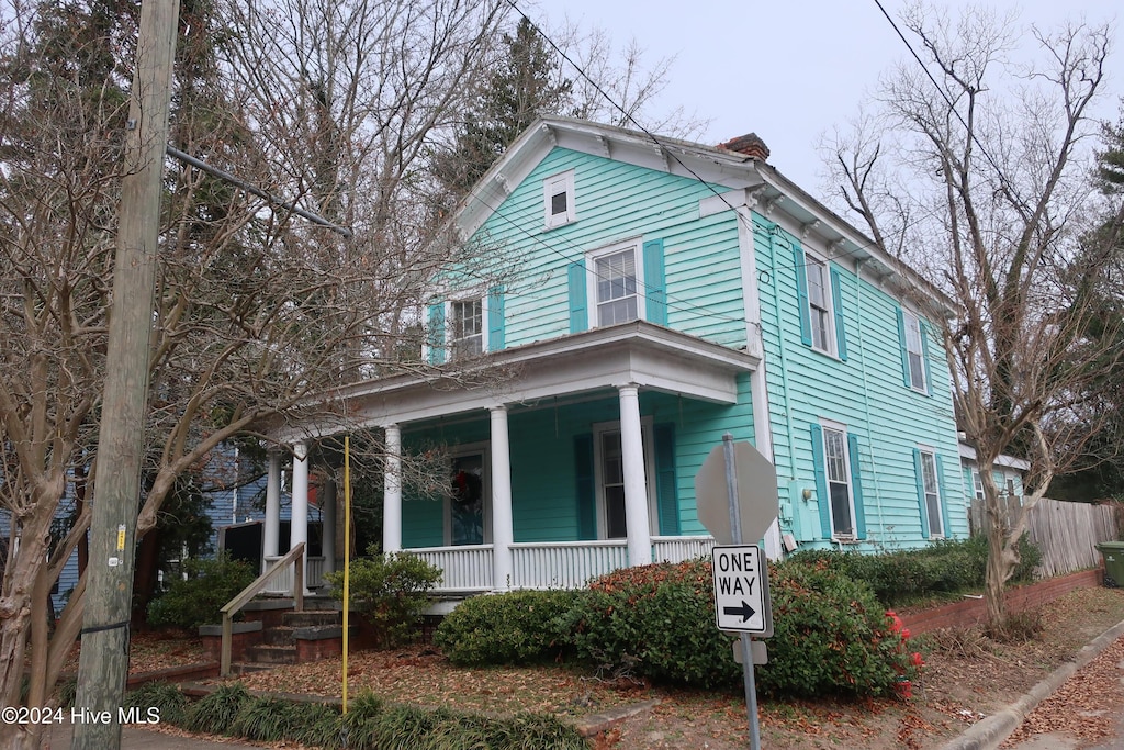 view of front facade with a porch