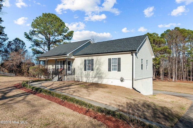 view of front of property featuring covered porch