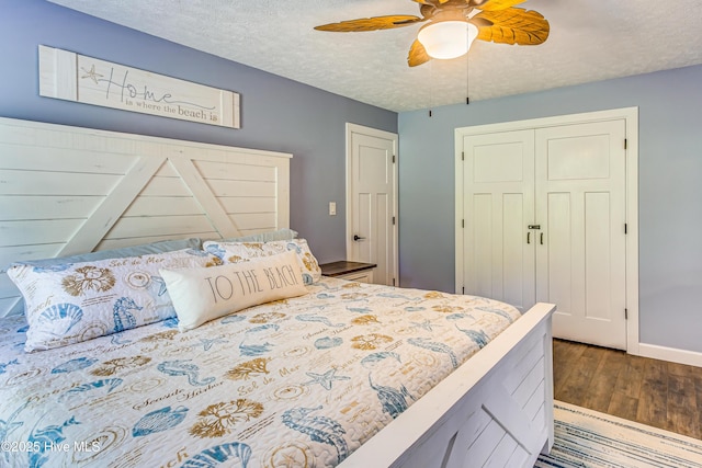 bedroom featuring ceiling fan, hardwood / wood-style floors, and a textured ceiling