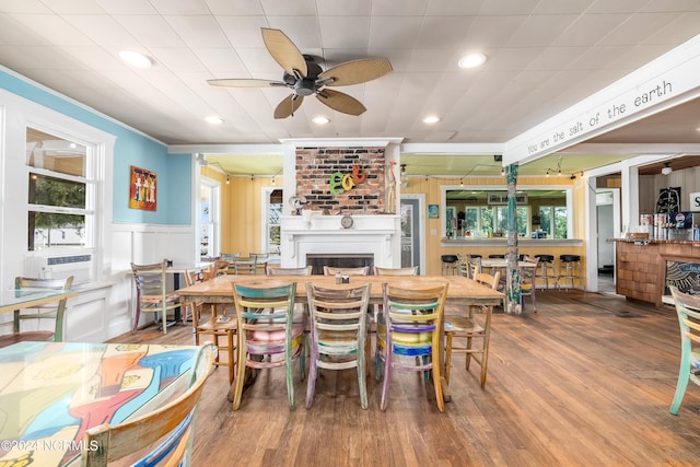 dining area featuring hardwood / wood-style floors, cooling unit, ornamental molding, and ceiling fan