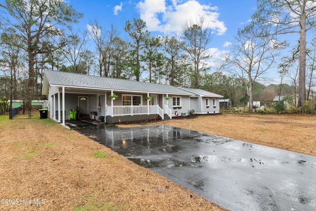 ranch-style house featuring a porch