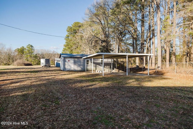 view of yard with an outdoor structure