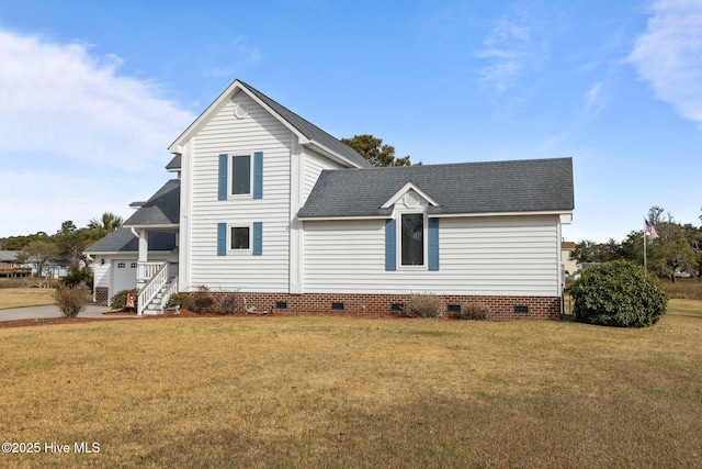 view of front facade with a front yard