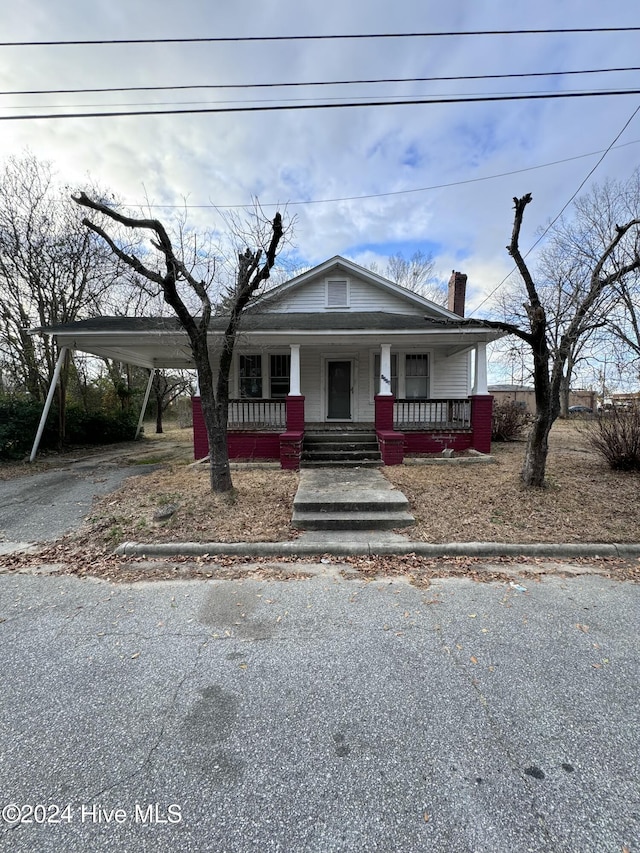 view of front of house featuring a porch and a carport