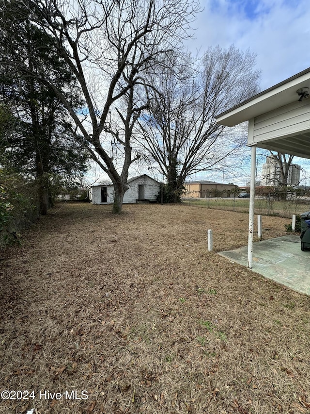 view of yard with a patio area