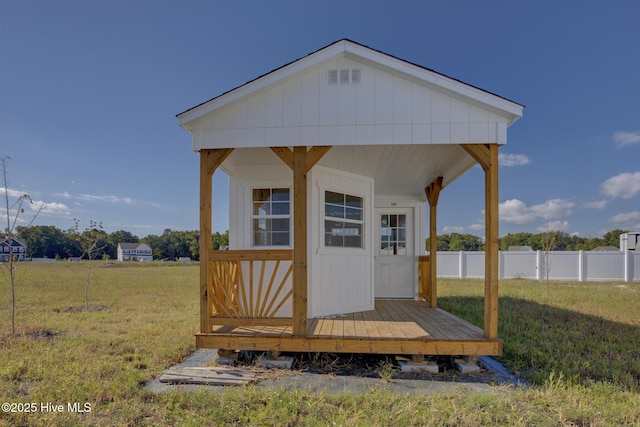 exterior space featuring a yard