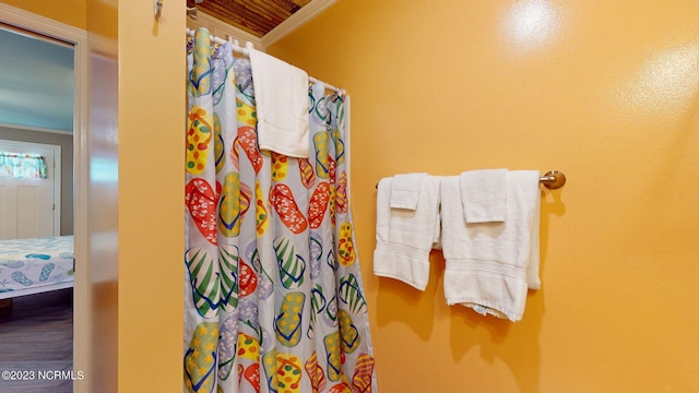 bathroom featuring crown molding