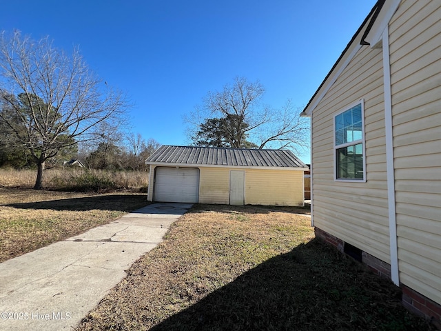 exterior space featuring a lawn