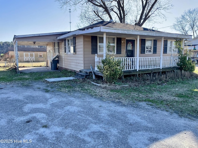 single story home with a porch