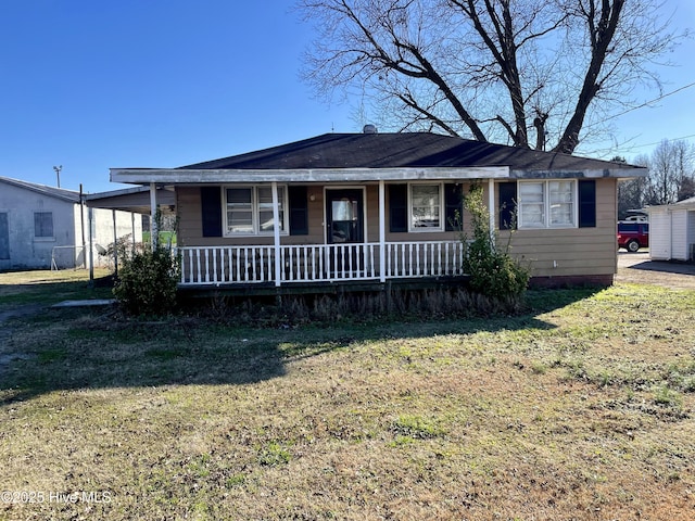 view of front facade with covered porch and a front lawn