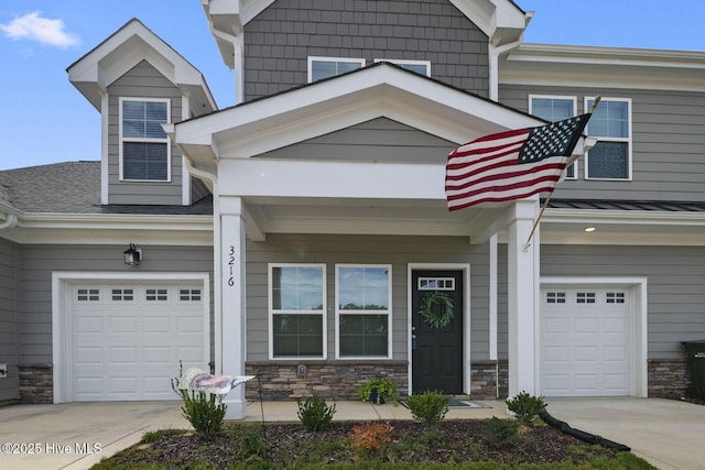 view of front facade with a garage