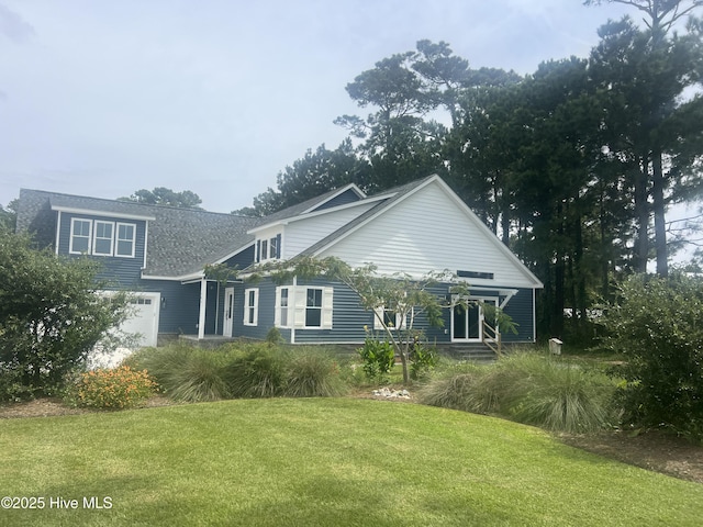 view of front of property with a front lawn