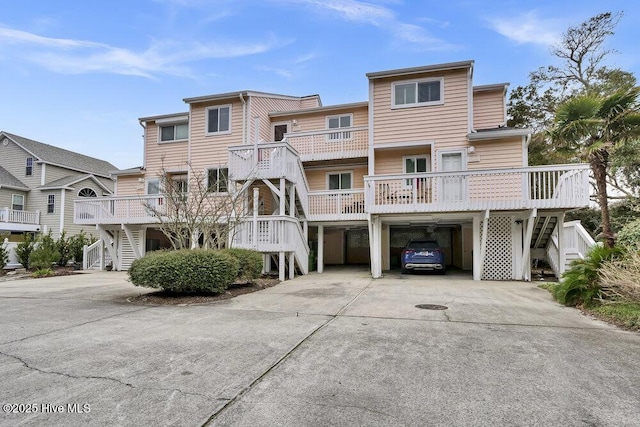 view of front of property featuring a carport