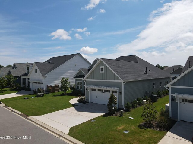 craftsman inspired home with a front yard and a garage