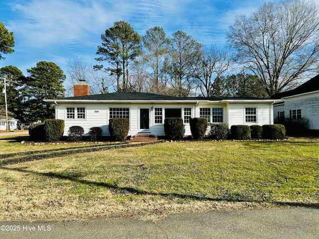 single story home featuring a front yard