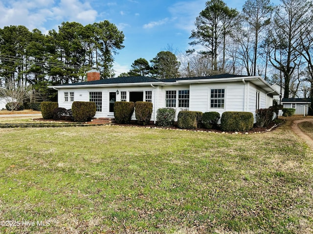 single story home with a front yard