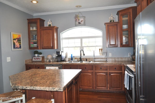 kitchen featuring dark hardwood / wood-style flooring, stainless steel appliances, crown molding, and sink