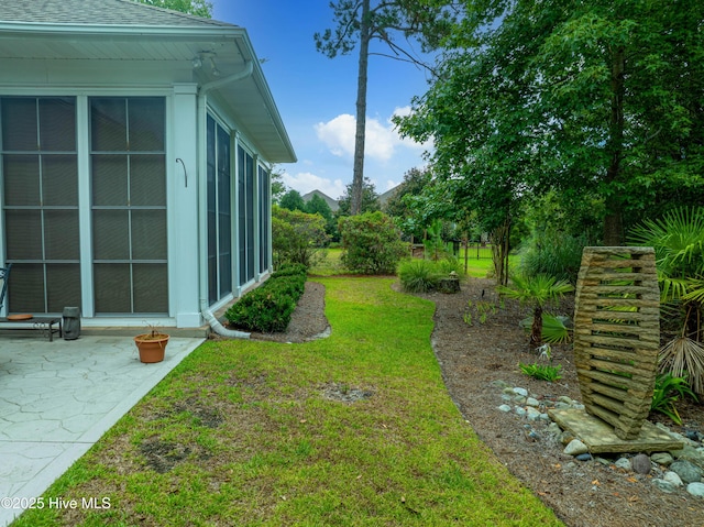 view of yard featuring a patio