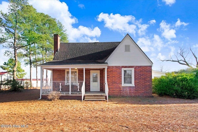 view of front of property featuring covered porch