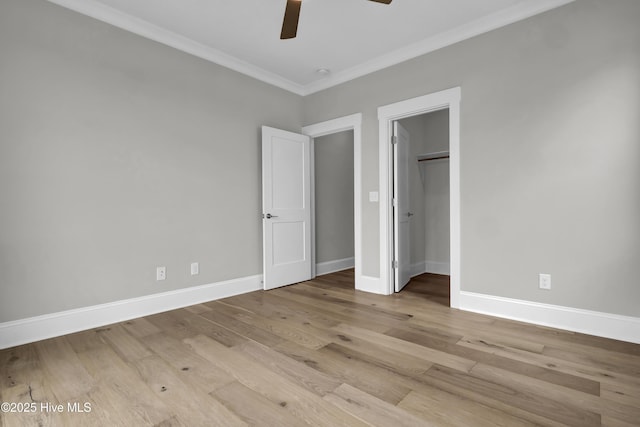 unfurnished bedroom featuring light hardwood / wood-style flooring, ceiling fan, and crown molding