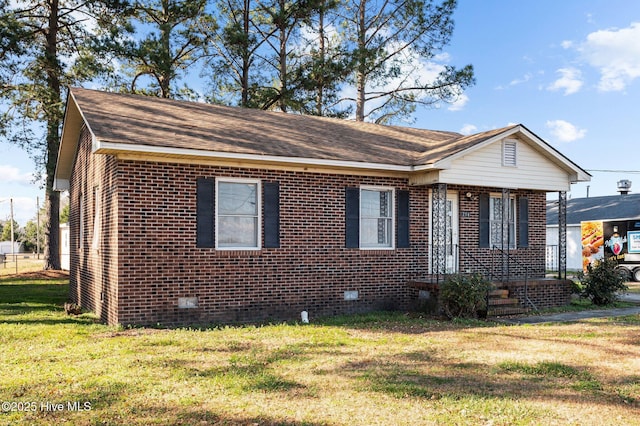 view of front facade with a front lawn