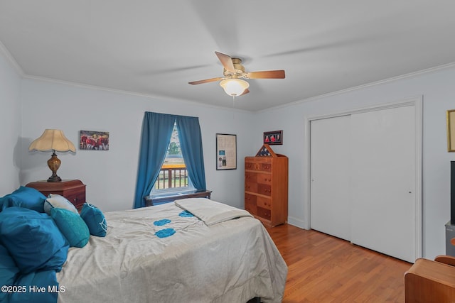 bedroom with ornamental molding, a closet, ceiling fan, and light hardwood / wood-style floors