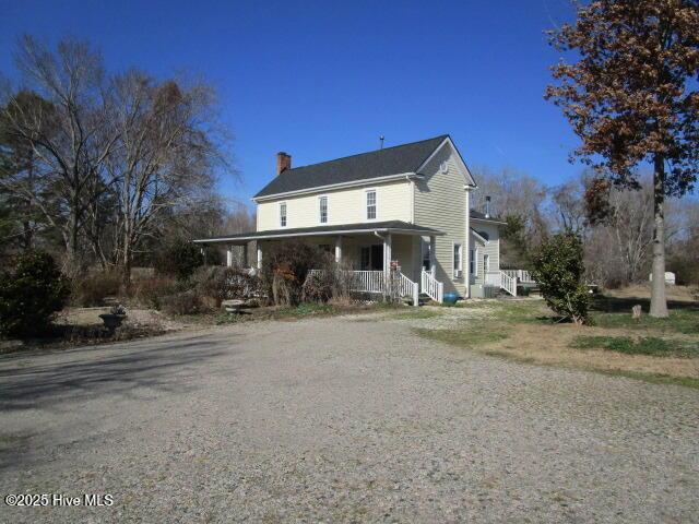 view of front of property featuring a porch