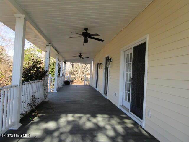 view of patio featuring a porch and a ceiling fan