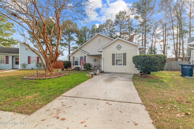 view of front facade with a front yard