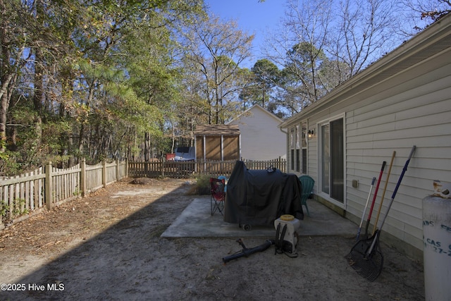 view of yard with a patio area