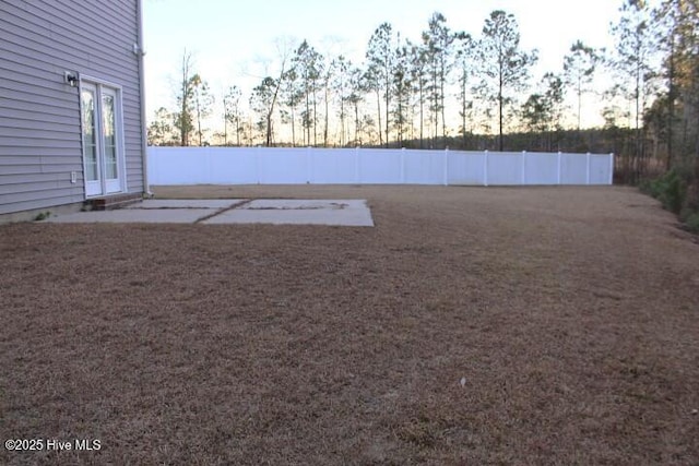 view of yard at dusk