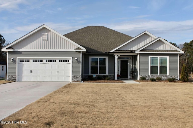 craftsman house with a garage