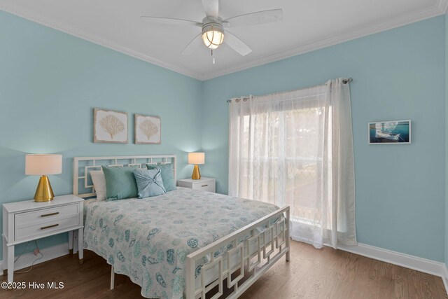 living room with ornamental molding, ceiling fan, and light wood-type flooring