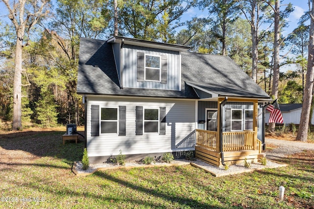 view of front of house featuring a front yard