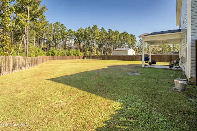 view of yard featuring ceiling fan