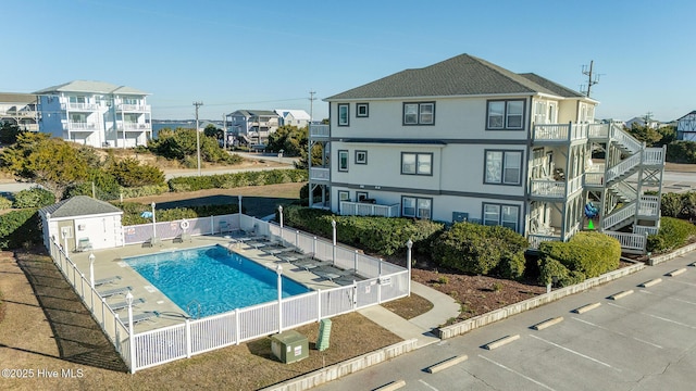 view of swimming pool